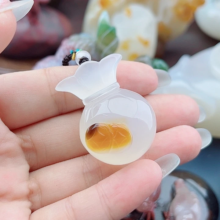 熠***辉玛瑙未镶嵌手饰我