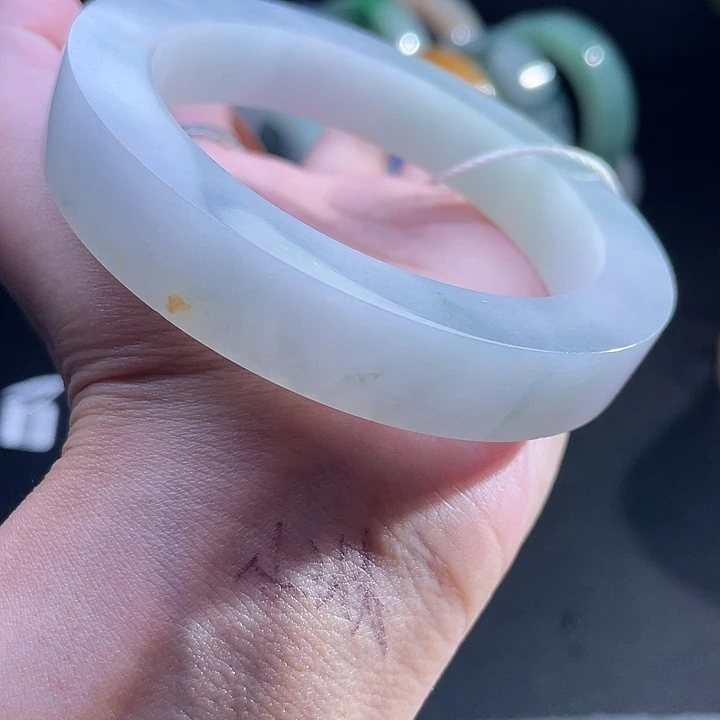 定制翡翠未镶嵌翡翠手镯