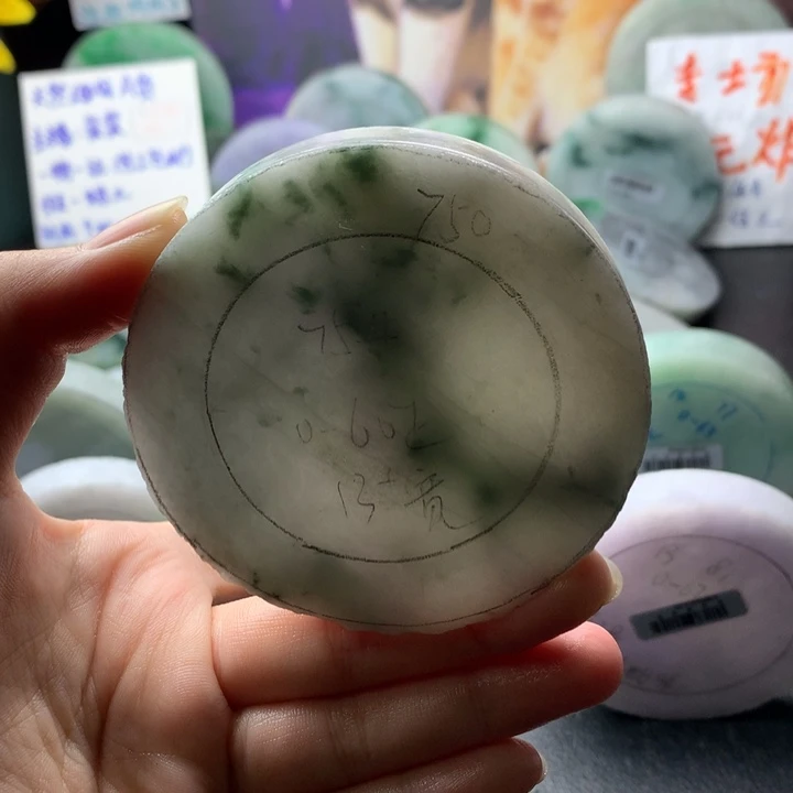 定制翡翠未镶嵌手镯