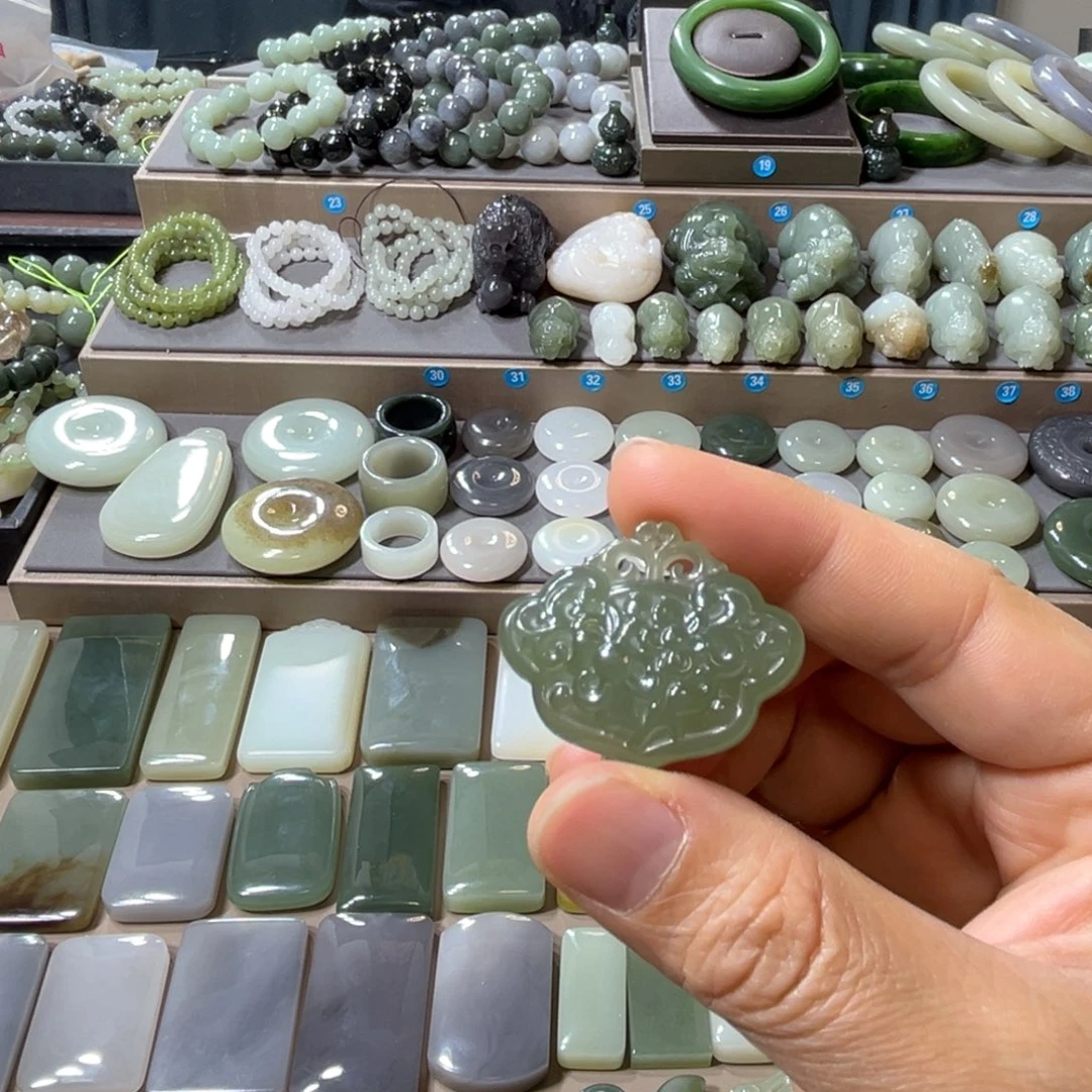 和田玉未镶嵌颈饰