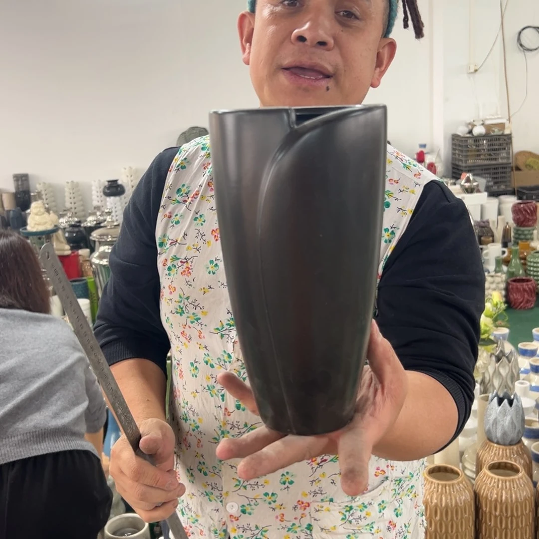 摆件73 号高中低温陶瓷瓶（部分微瑕）