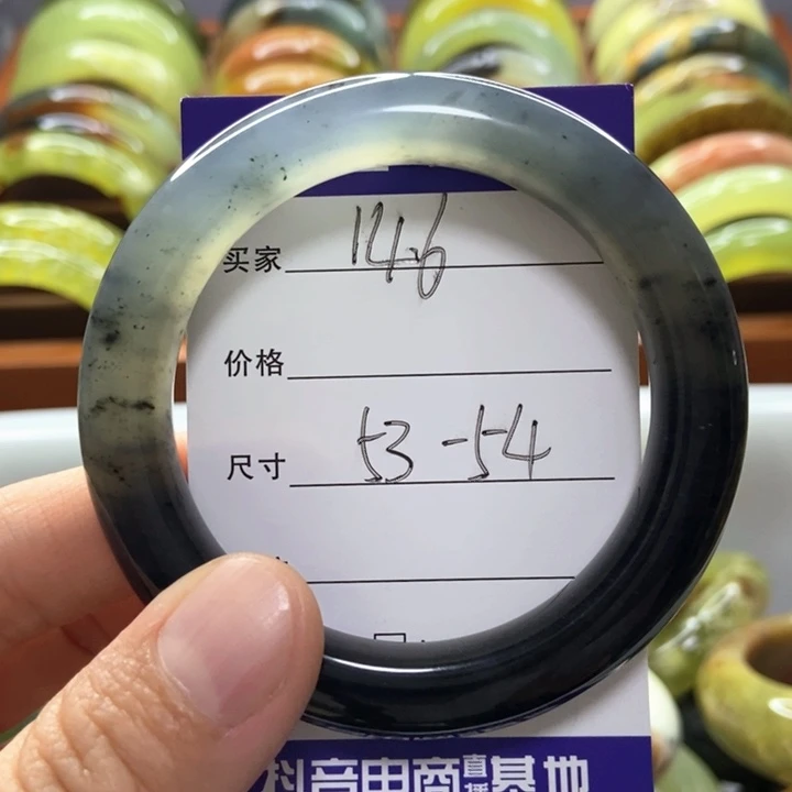 奶***贝未镶嵌蛇纹石玉手镯