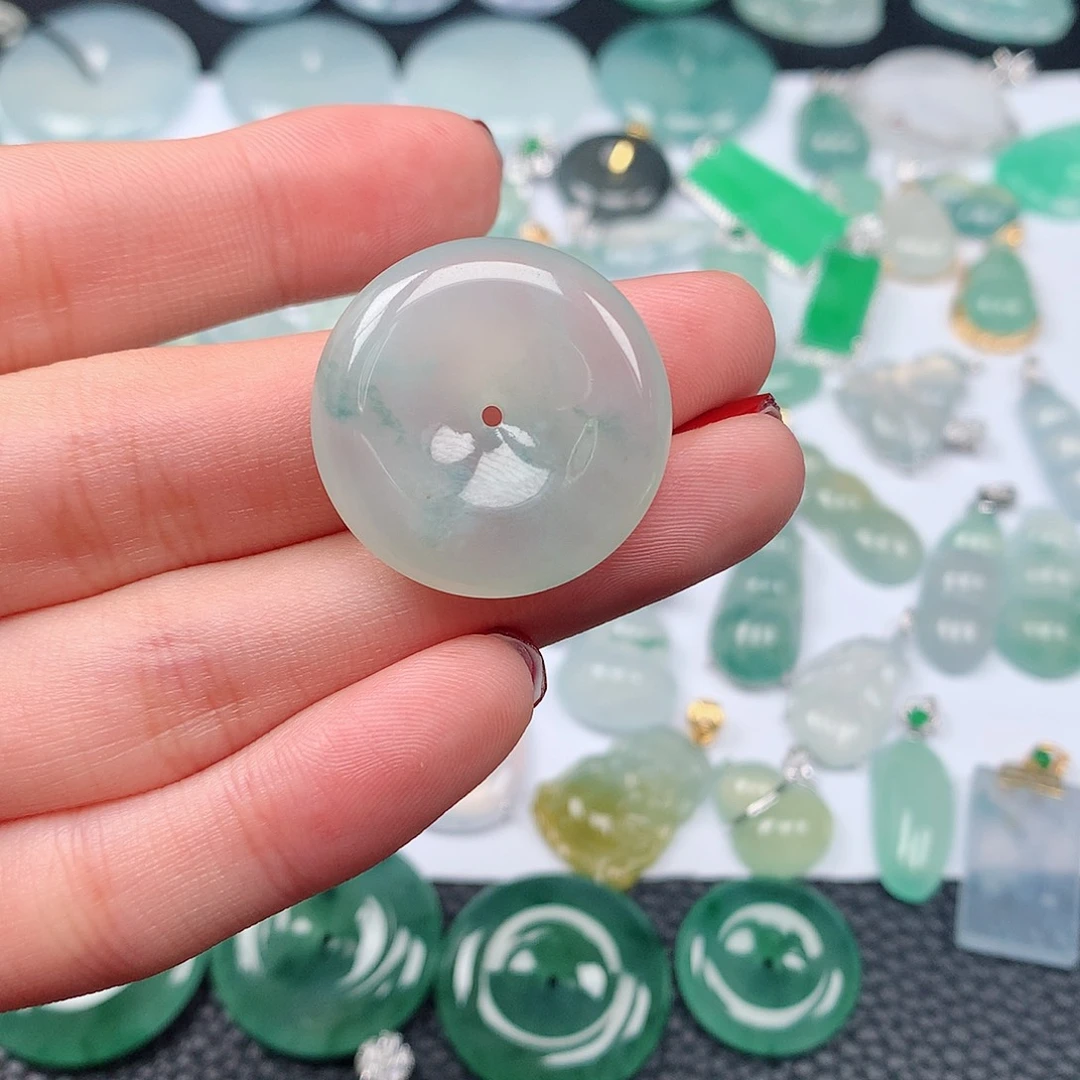 翡翠颈饰未镶嵌天然翡翠