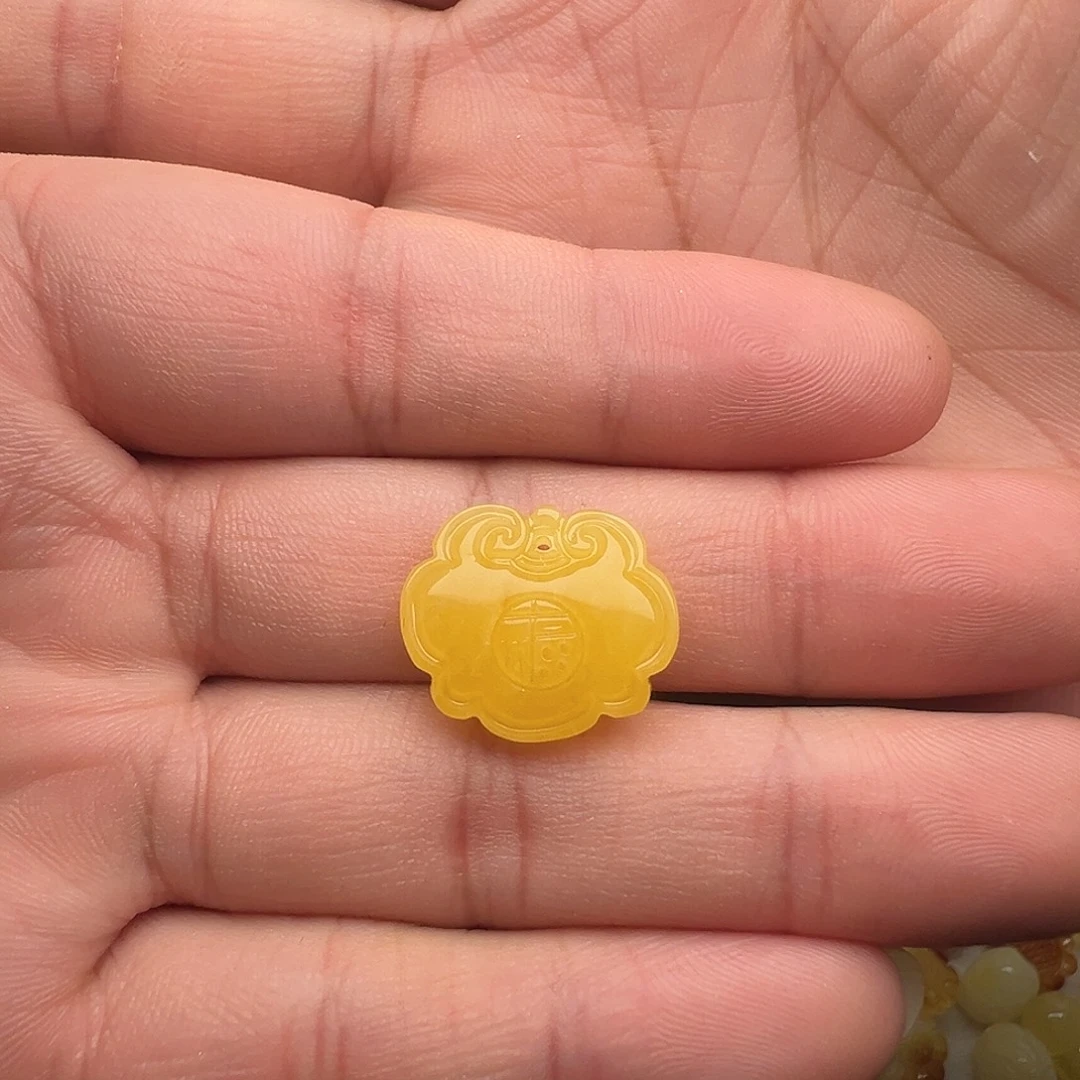 蜜蜡未镶嵌颈饰平安如意锁提溜吊坠