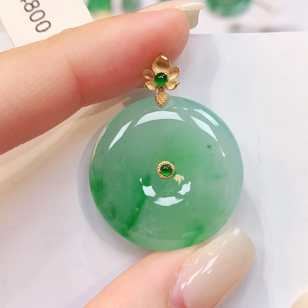 翡翠18K金镶嵌颈饰