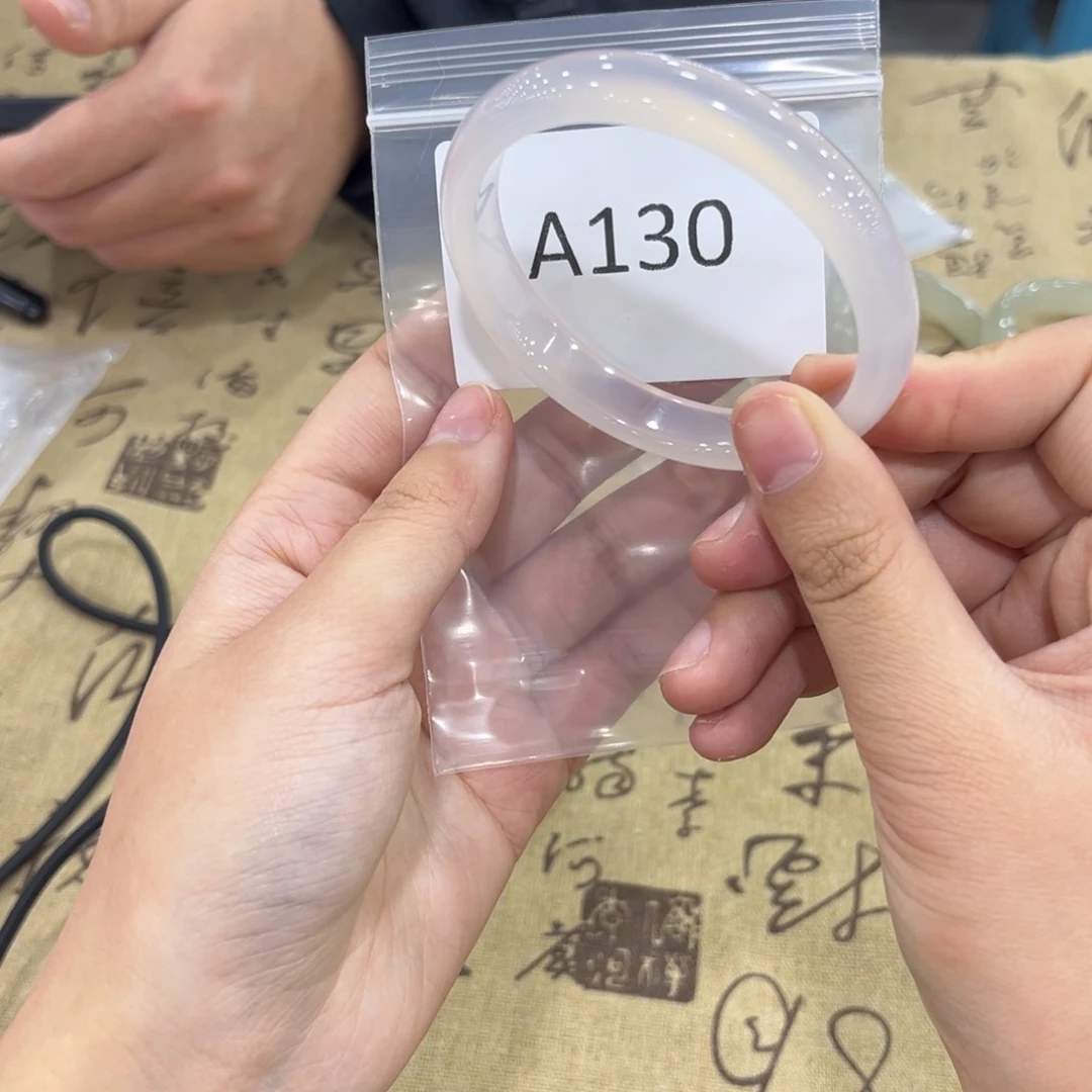 玛瑙/玉髓手镯未镶嵌不***?