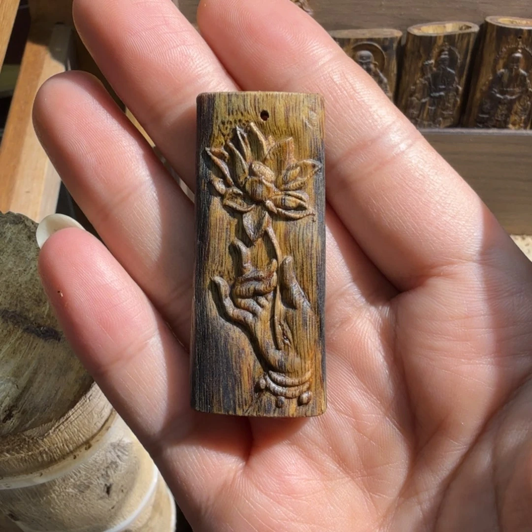 沉香沉香碎屑绿棋楠块料佛手莲花4.9克