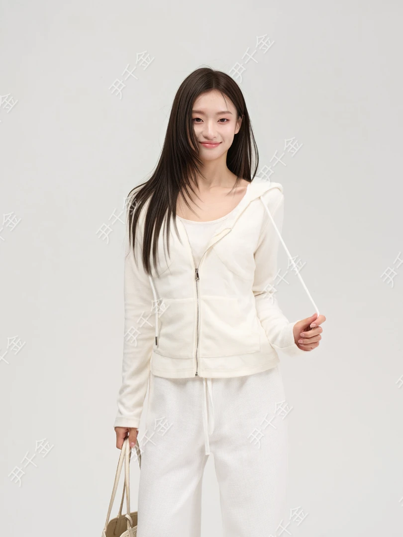 尹千金J【净白素调】休闲早秋韩系慵懒风白色女长袖拉链外套W257371