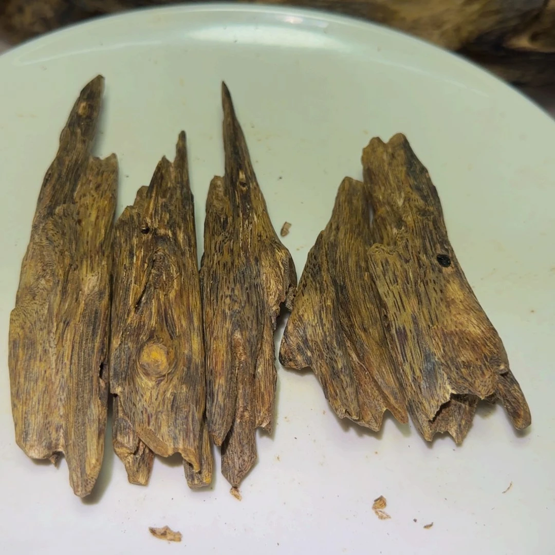 沉香手把件小*沉香奇楠天然淳放虫漏128克