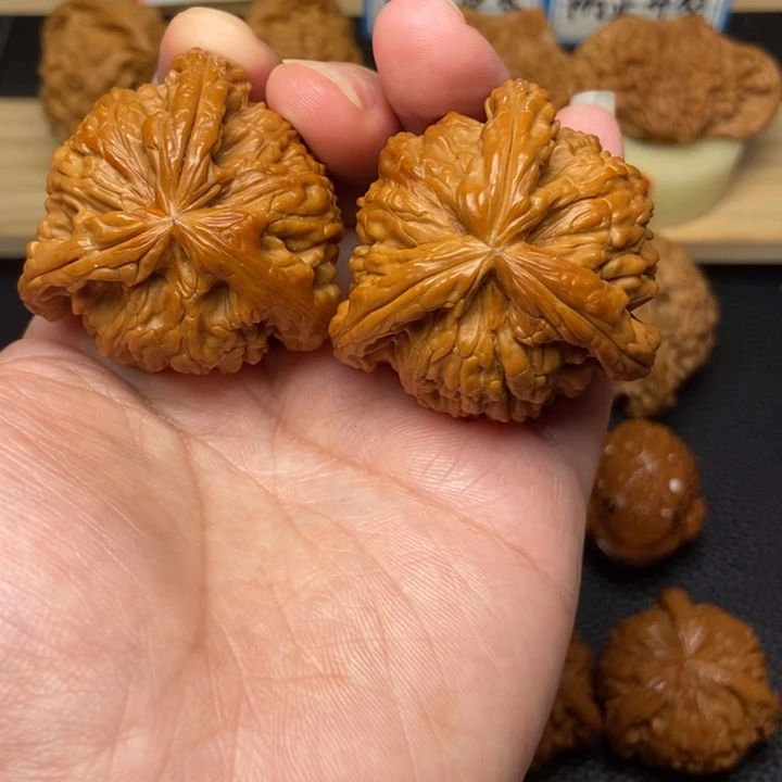 文玩核桃把件森**光工艺三棱