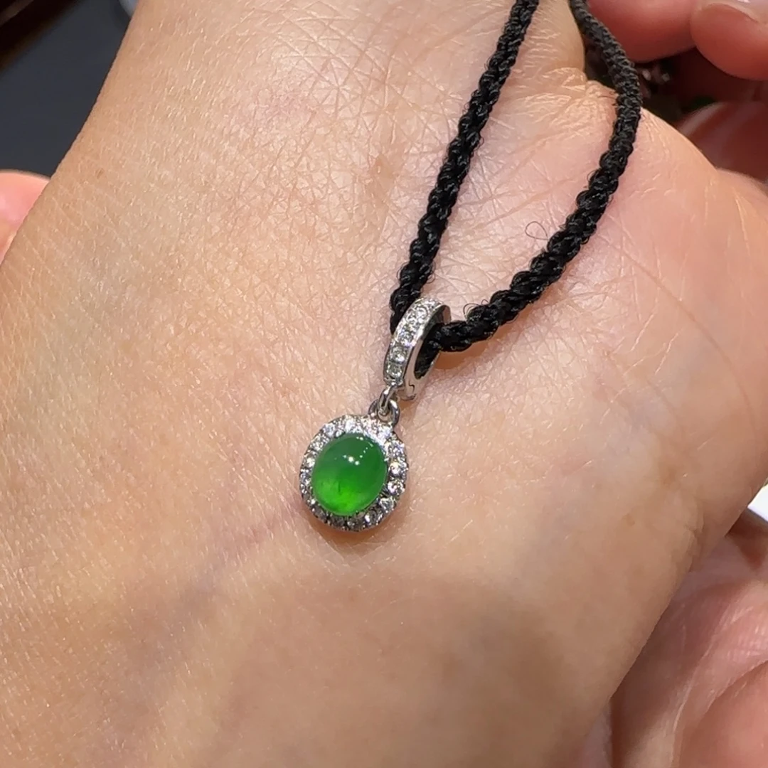 翡翠18K金镶嵌颈饰蛋面提溜