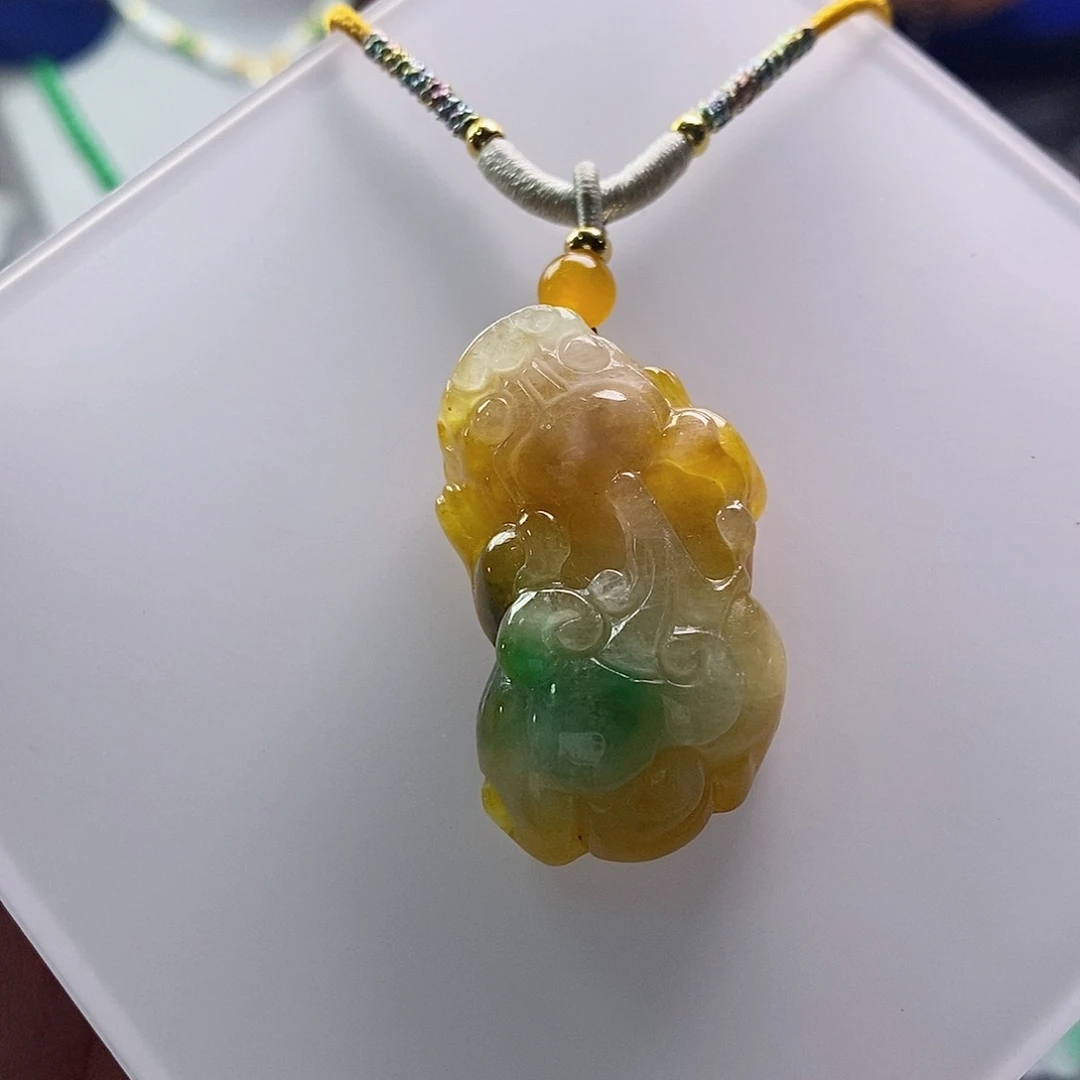 翡翠未镶嵌吊坠(赠链)