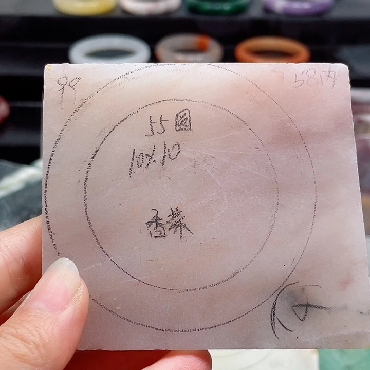 香***-石英质玉未镶嵌手镯定制
