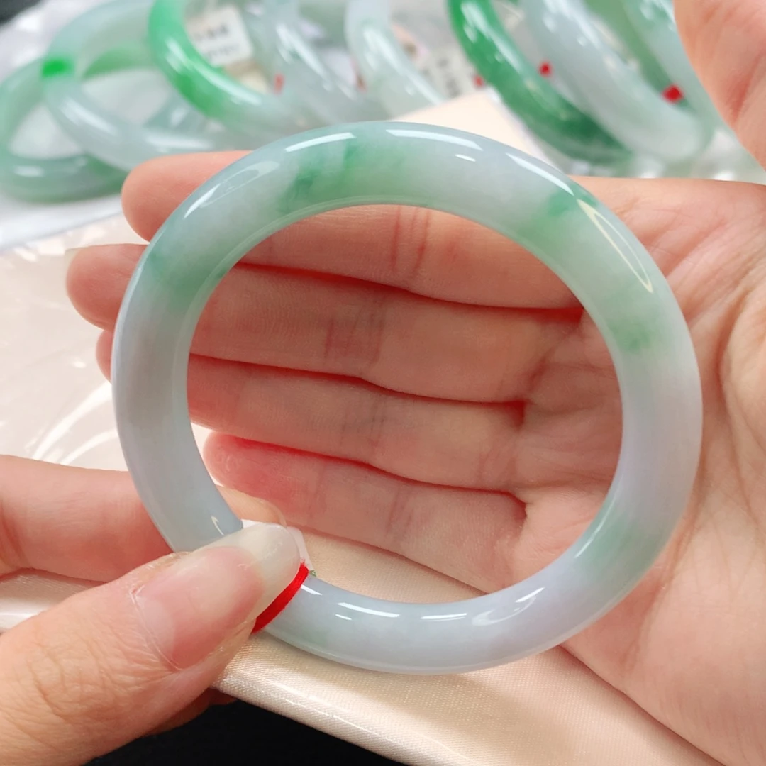 翡翠手镯（圆镯）未镶嵌5453圈