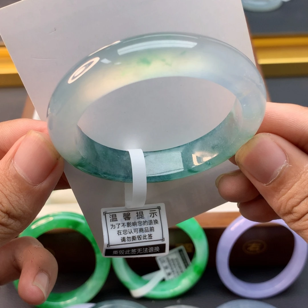 翡翠手镯未镶嵌正