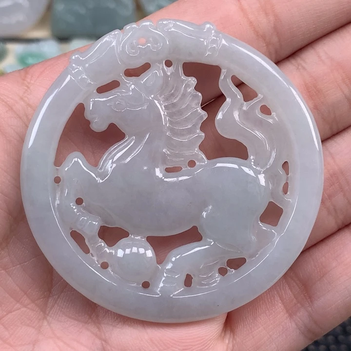 颈饰未镶嵌翡翠马