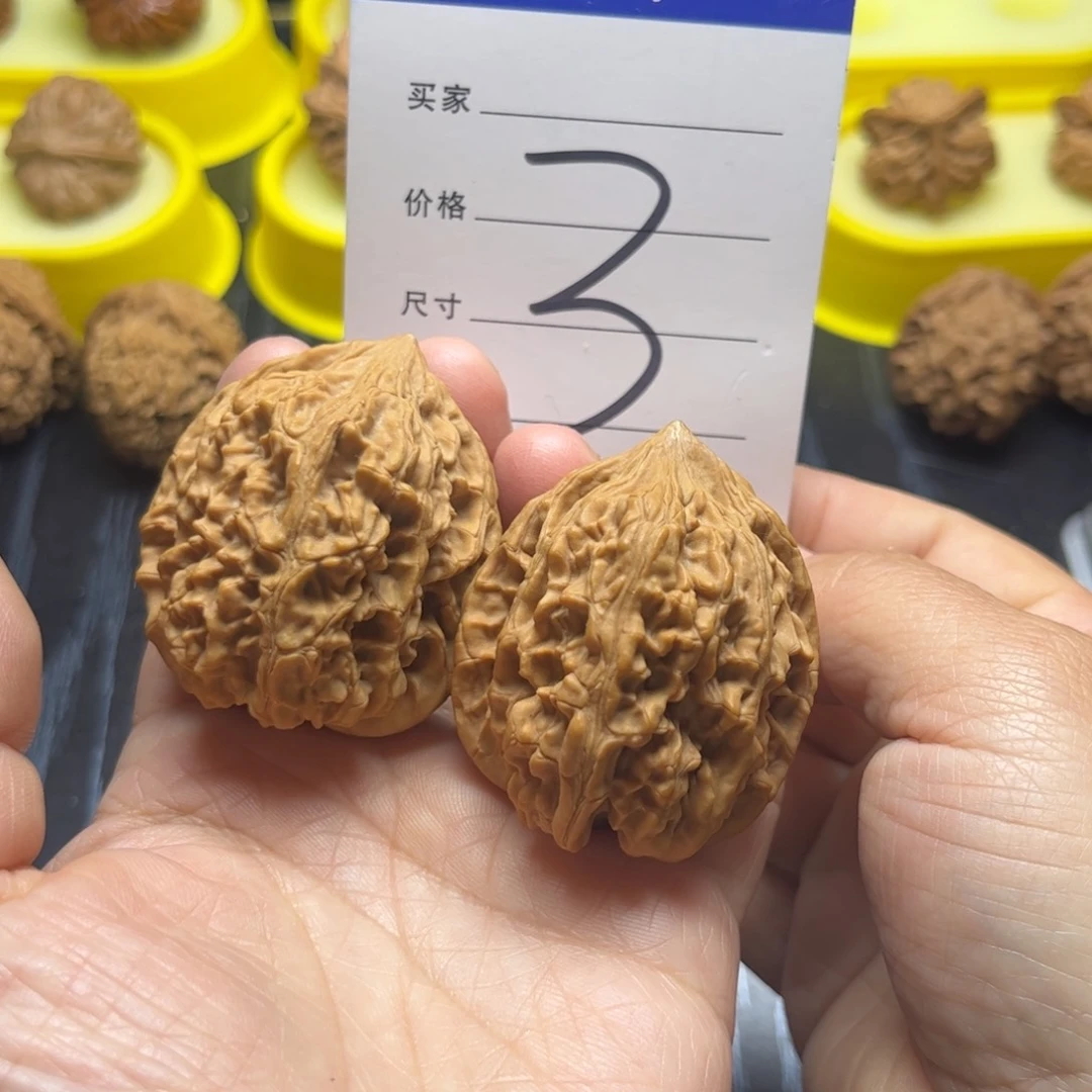 文玩核桃吊坠赤龙鸡心