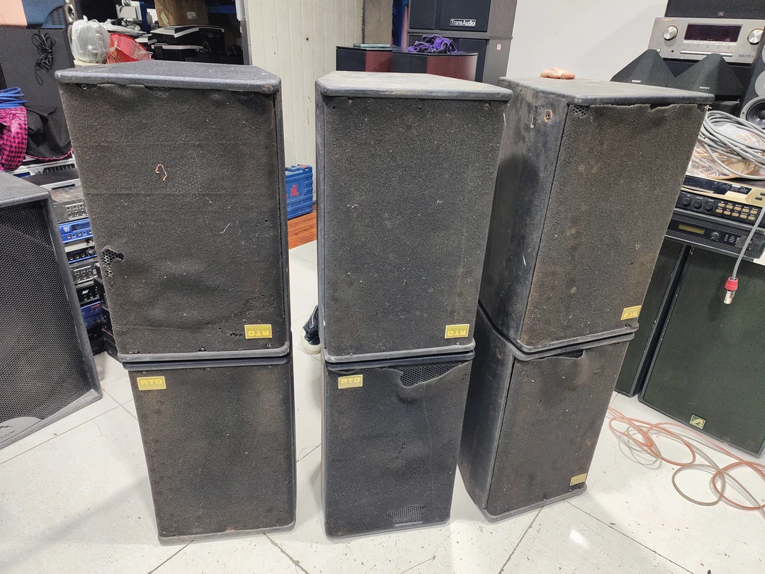 9新  二手RTO十寸专业箱一对，随机发货（出声，需要维修，不带线材）