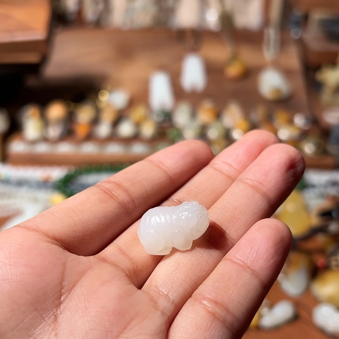 和田玉颈饰未镶嵌淡****.