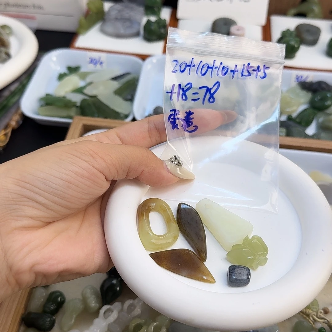 蛋***卷颈饰未镶嵌和田玉