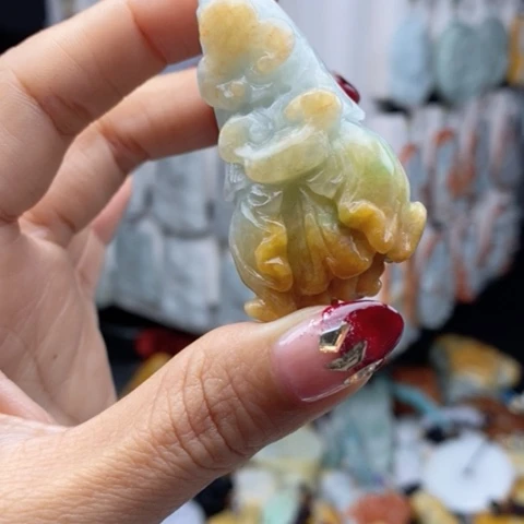 翡翠颈饰未镶嵌翡翠
