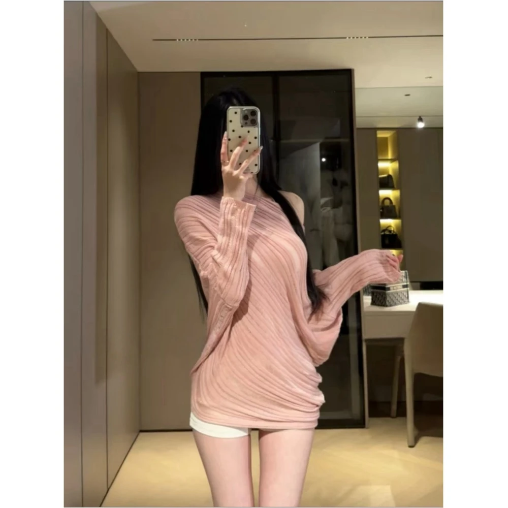 向晚.粉桃奶芙 慵懒风肌理感露肩针织上衣