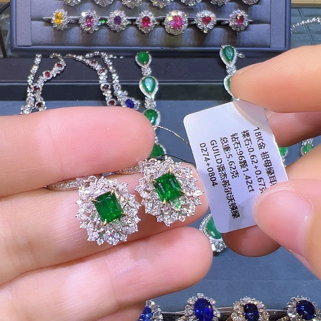 耳钉18K金镶嵌祖母绿