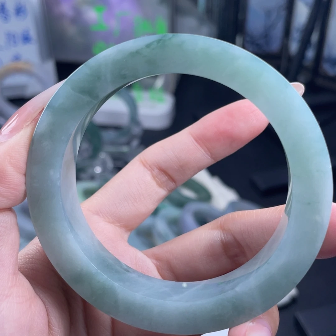 定制翡翠未镶嵌有裂大漏