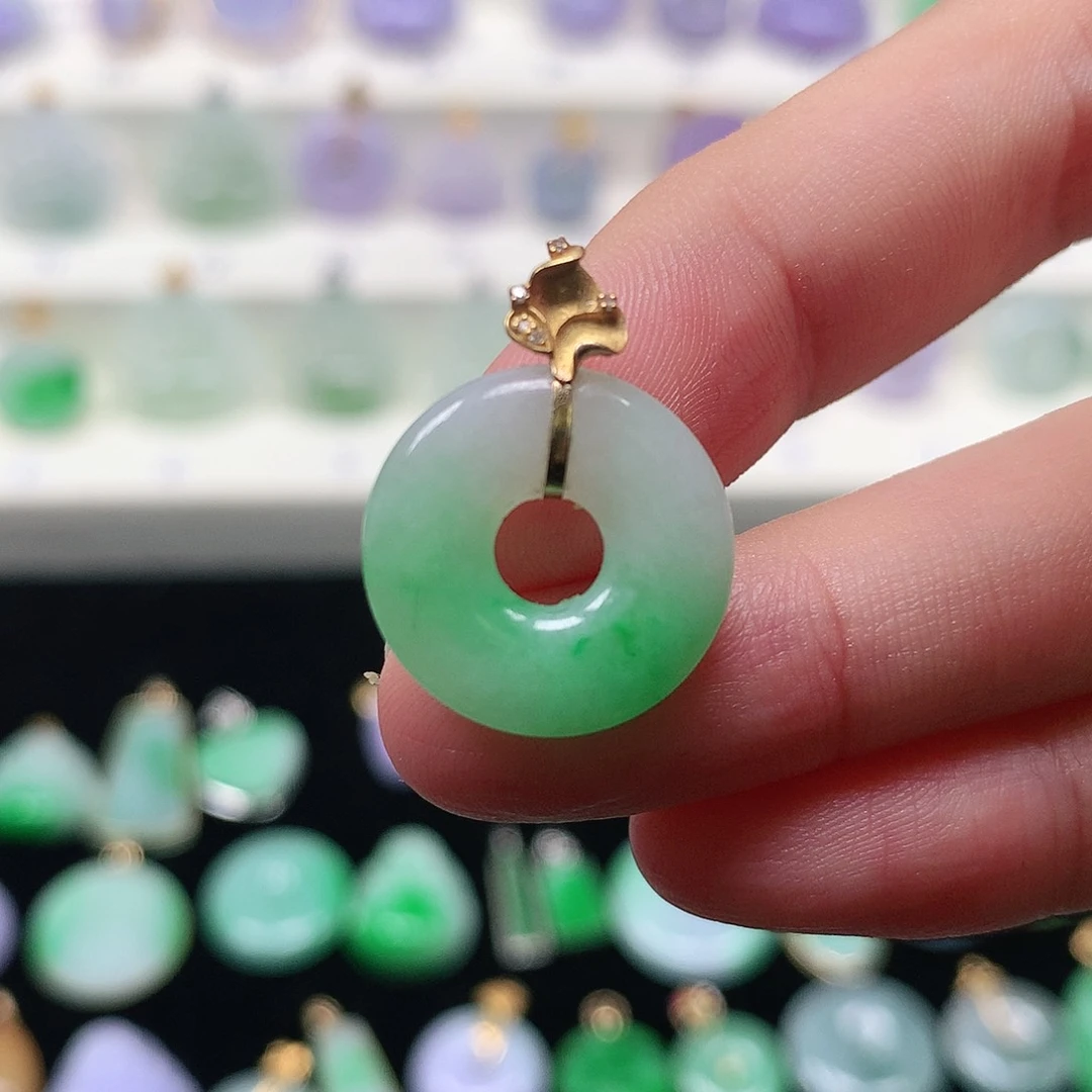 颈饰18K金镶嵌翡翠翡翠吊坠