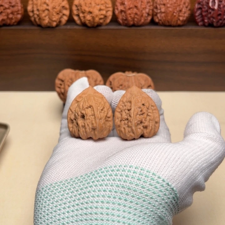 展***眉把件文玩核桃赤龙