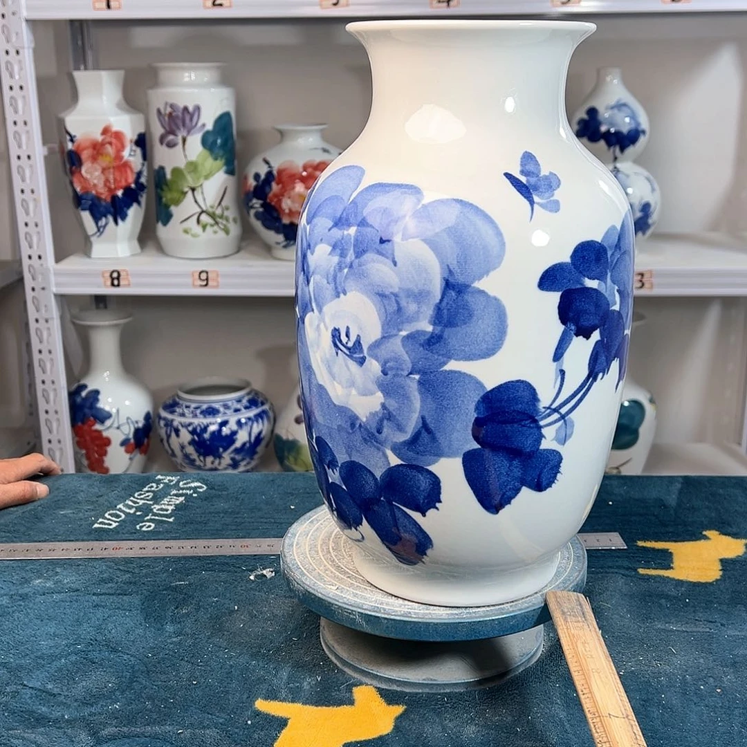 摆件景德镇陶瓷大冬青牡