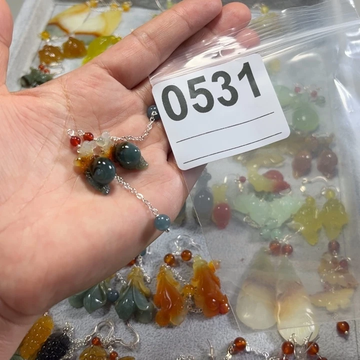 阿***猫蛇纹石玉合金耳饰
