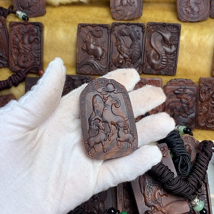 黄花梨/降香黄檀吊坠吴*泉