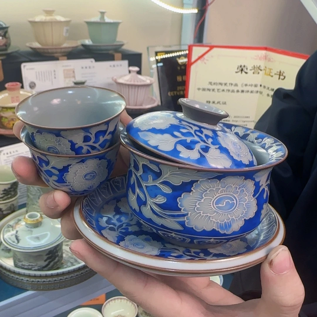 这些盖碗很漂亮！！！