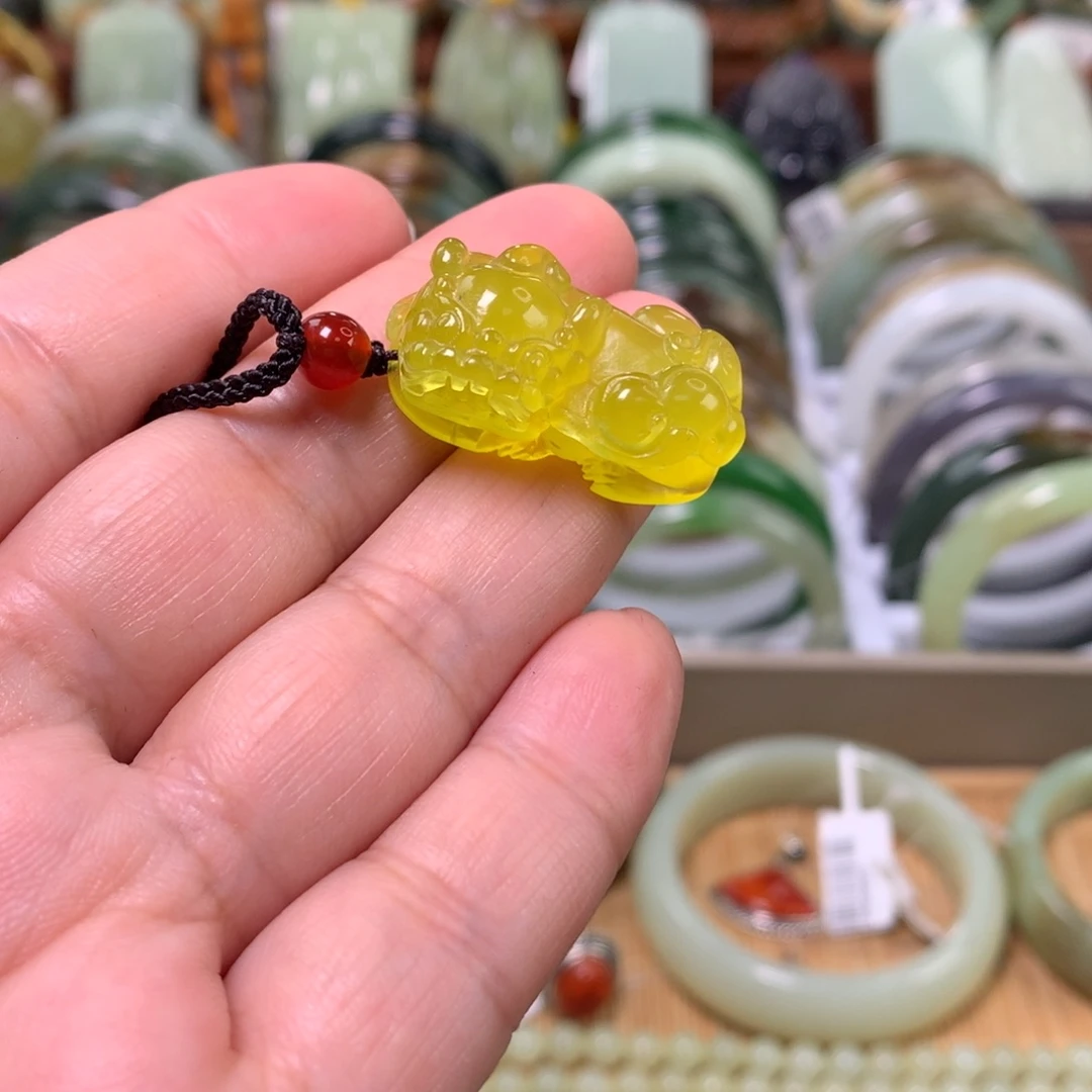 岫玉未镶嵌颈饰貔貅