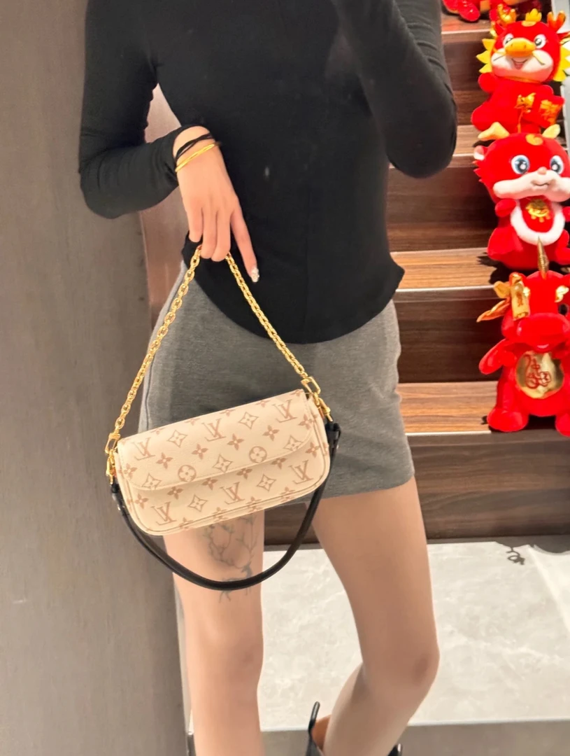 95新 LouisVuitton/路易威登 0654 沙色ivy法棍单肩包芯片款