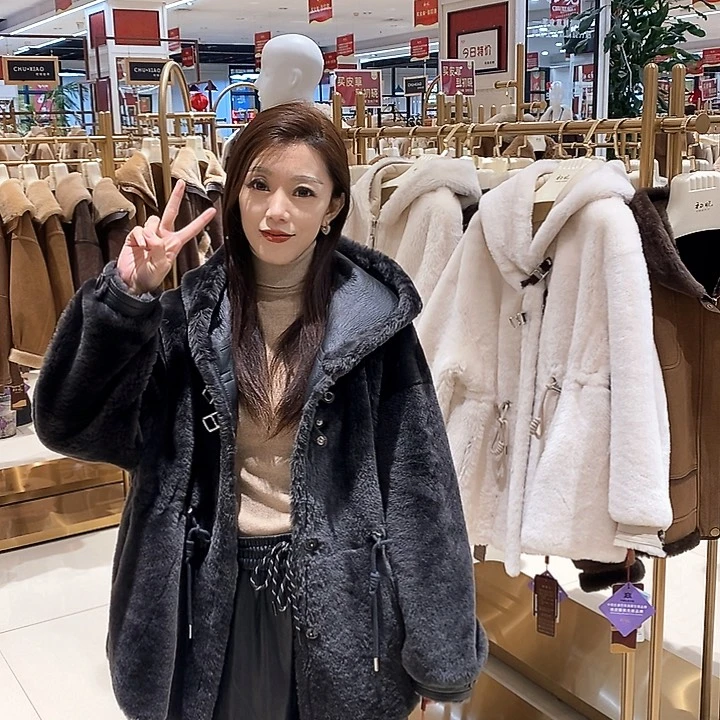 初晓皮草外套搭配