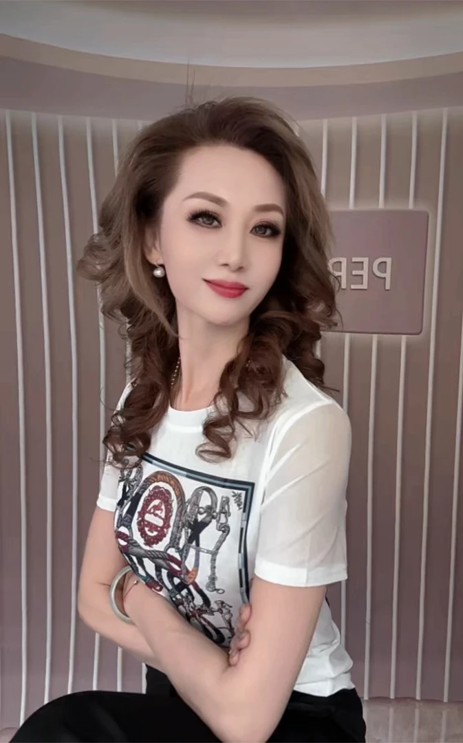 欧货夏款新款修身时尚印定位花圆领短袖T恤女潮