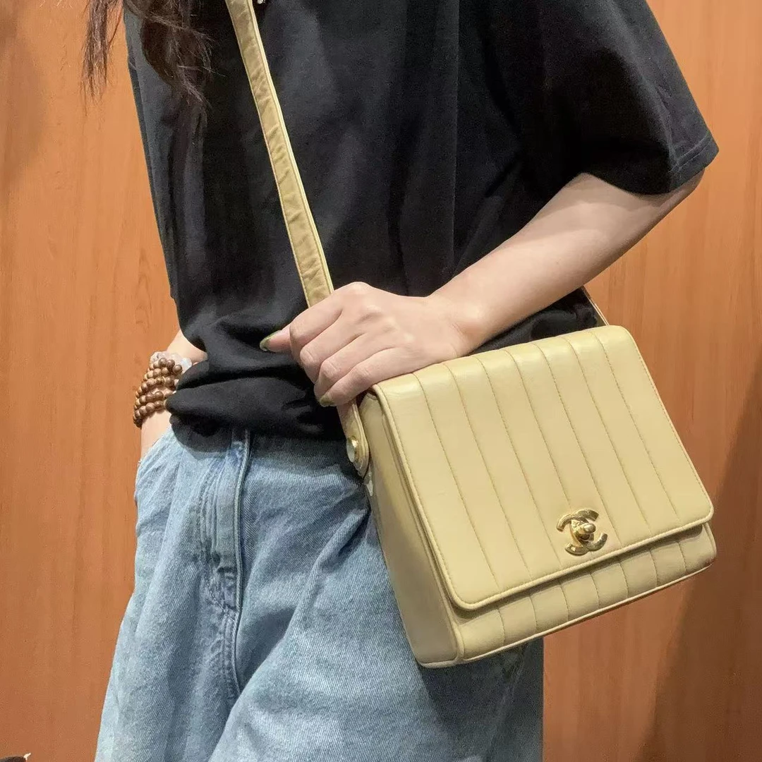 95新 Chanel/香奈儿 【蕾】 77 0884 奶茶色翻盖单肩包