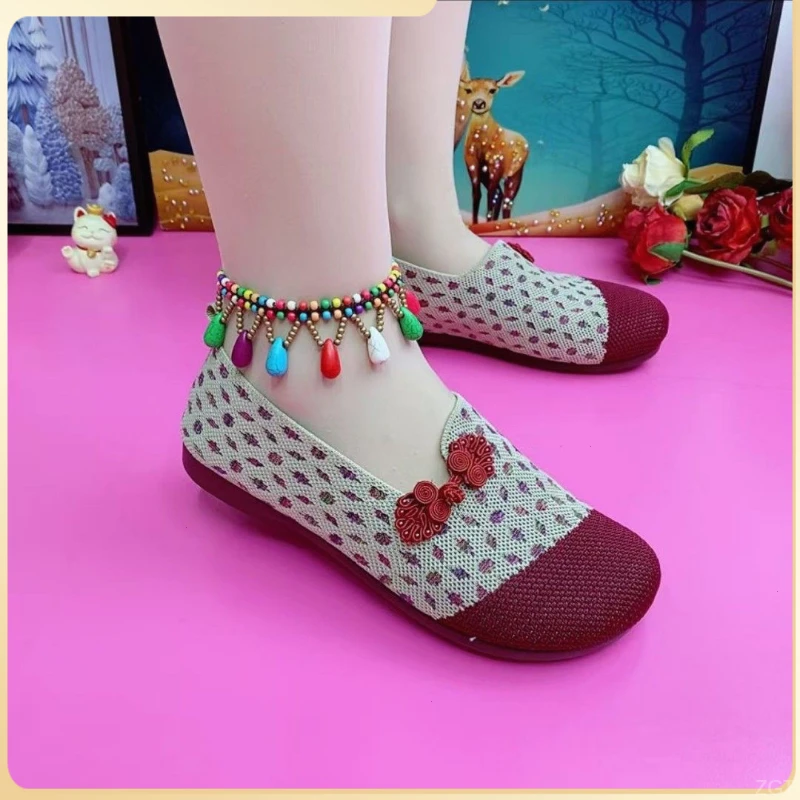 新款老北京布鞋女夏季透气飞织平底防滑中老年软底一脚蹬妈妈单鞋