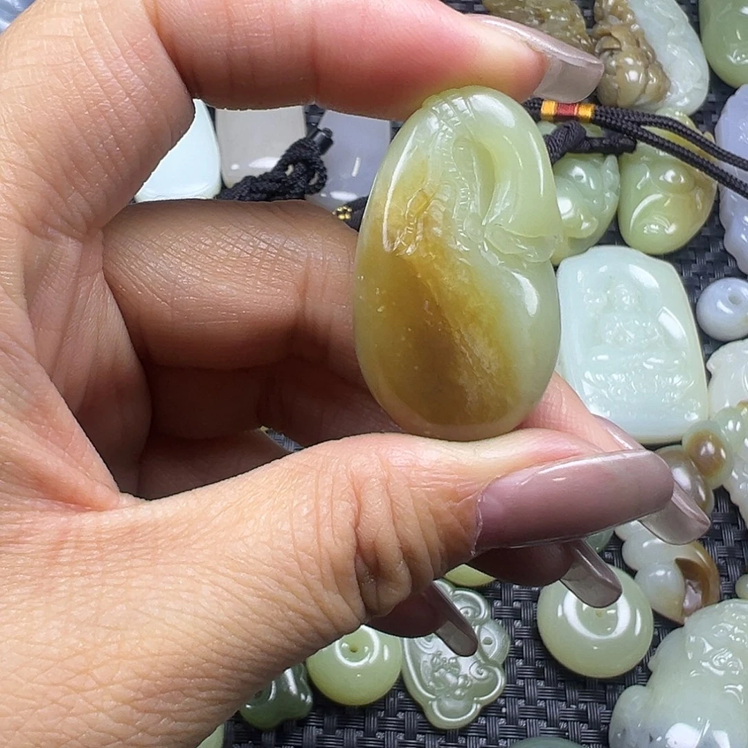 和田玉未镶嵌吊坠(不含链)有棉漏，不退不换，卡38