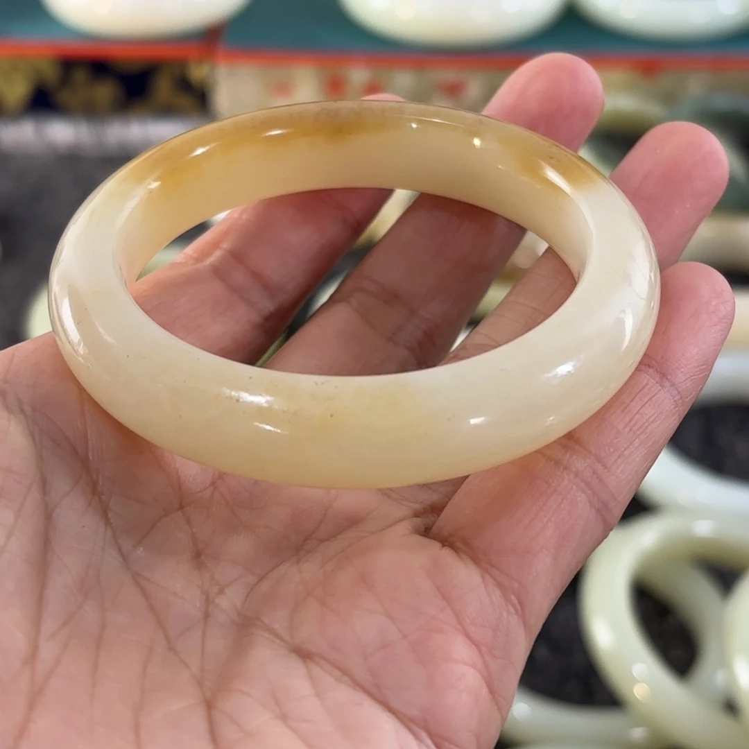 琦***琦和田玉（糖玉）未镶嵌手镯