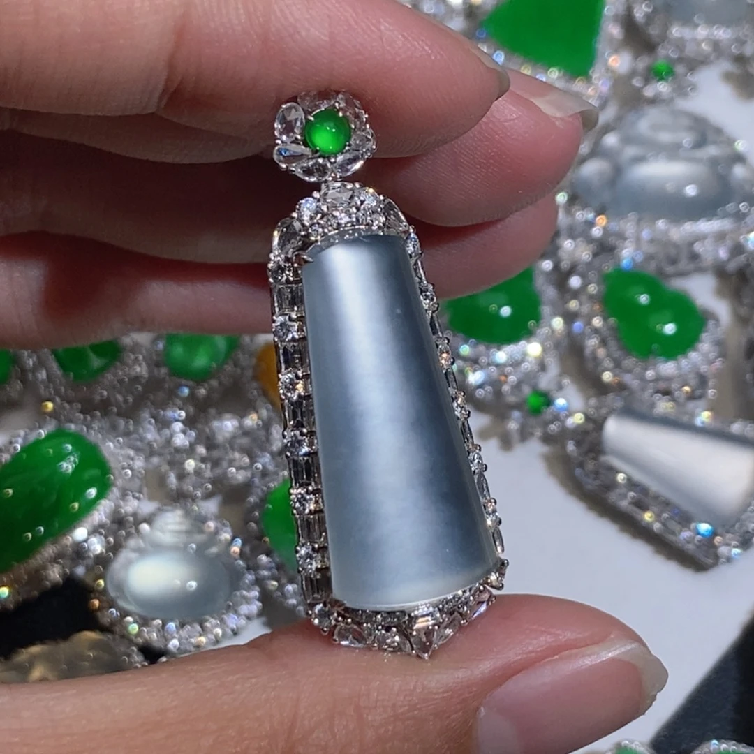 翡翠18K金镶嵌颈饰天然缅甸A货翡翠