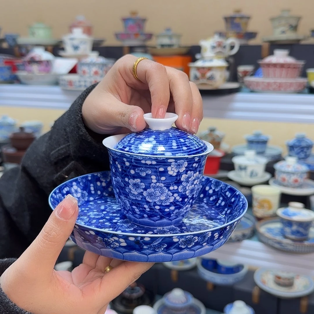 盖碗里放上适量水烧