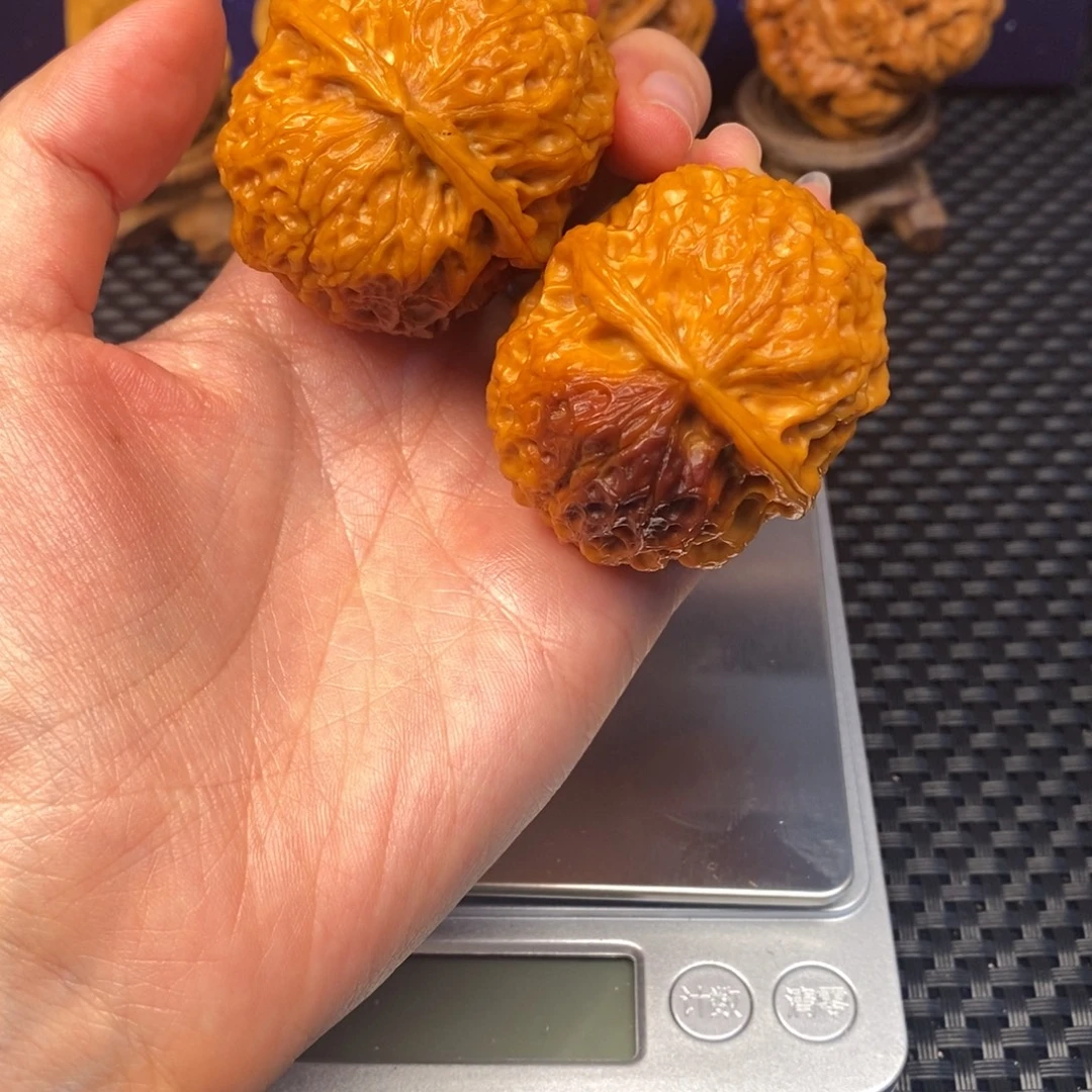 A***骐文玩核桃把件满天星45尺绣球