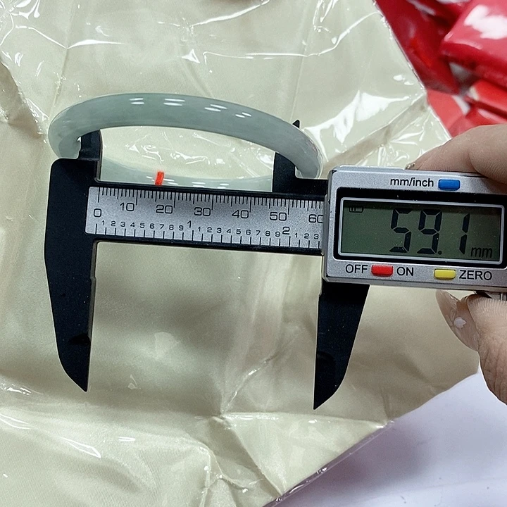 翡翠手镯未镶嵌97