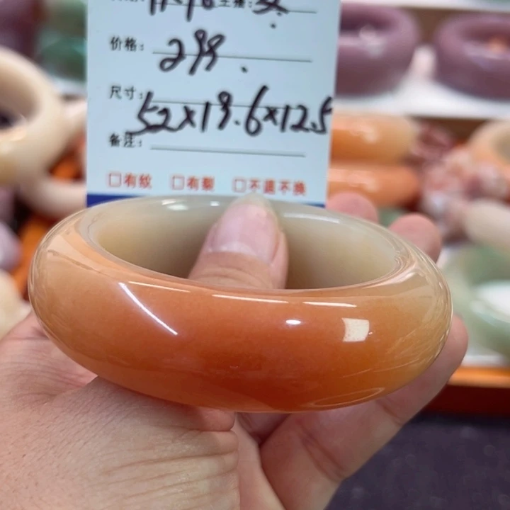 ？***？石英岩玉未镶嵌手镯