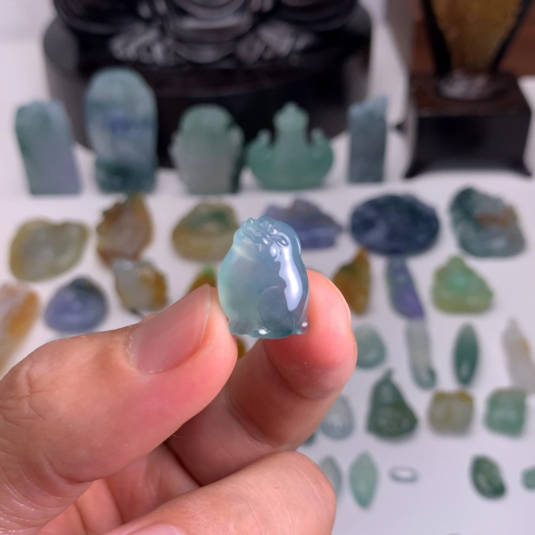 定制翡翠未镶嵌吞金兽