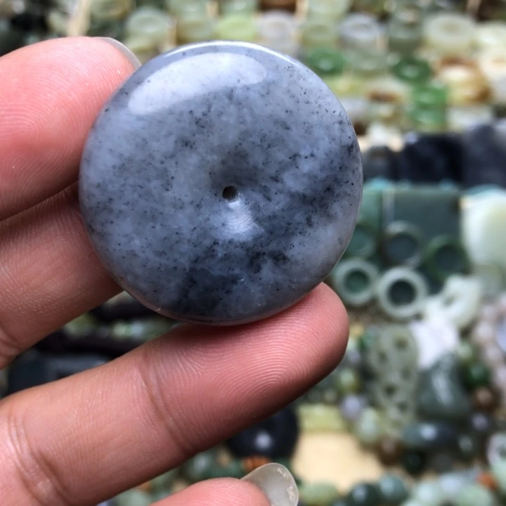 和田玉颈饰未镶嵌西****政