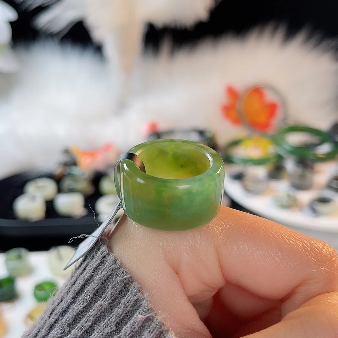 和田玉未镶嵌戒指k69黑羊洞特色料圆切17.9mm